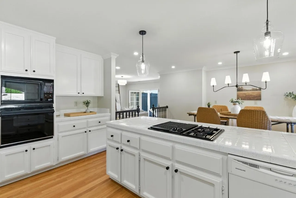 2188 Yorkshire Way 014.png