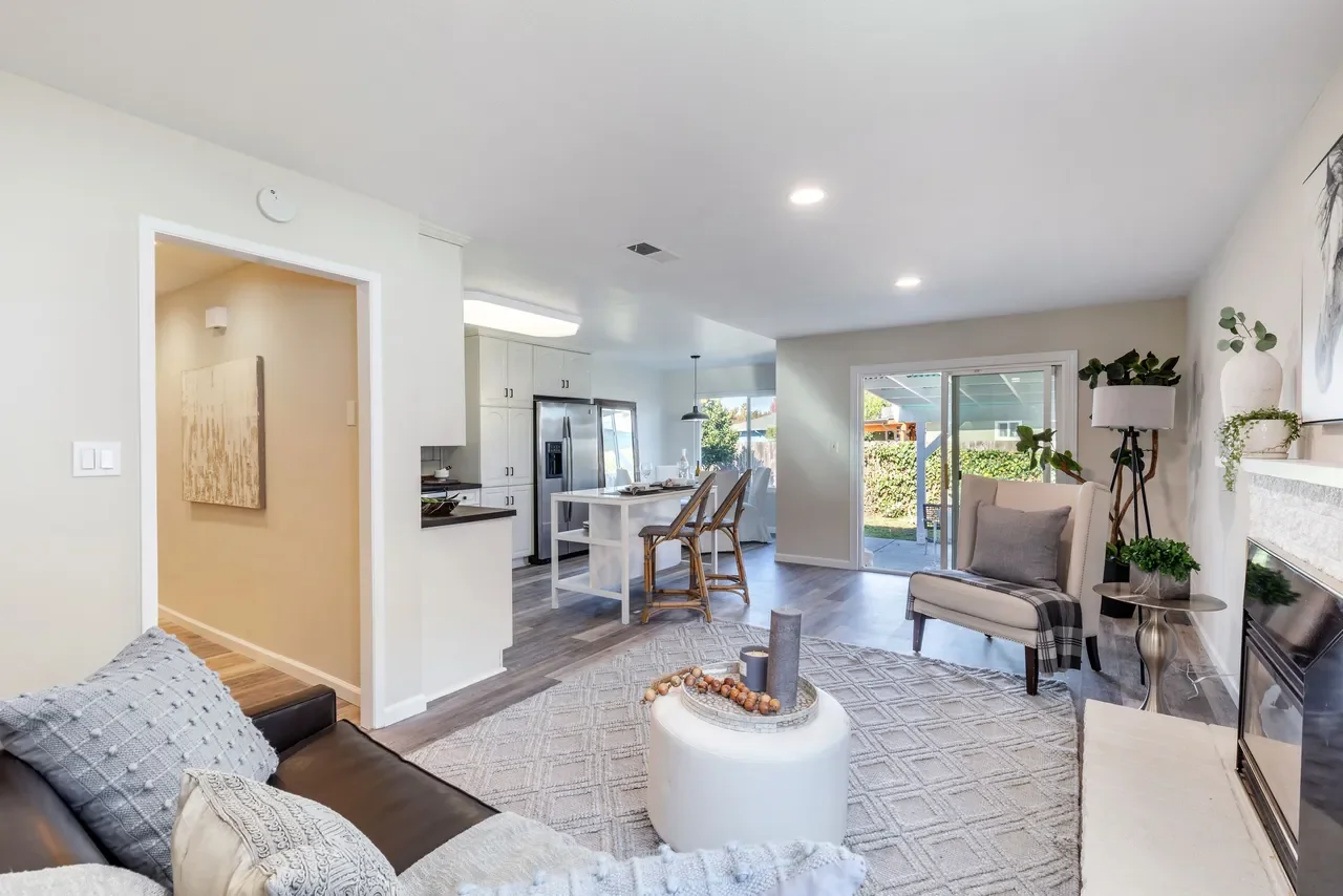 2070 Kaywoodie St 009.webp