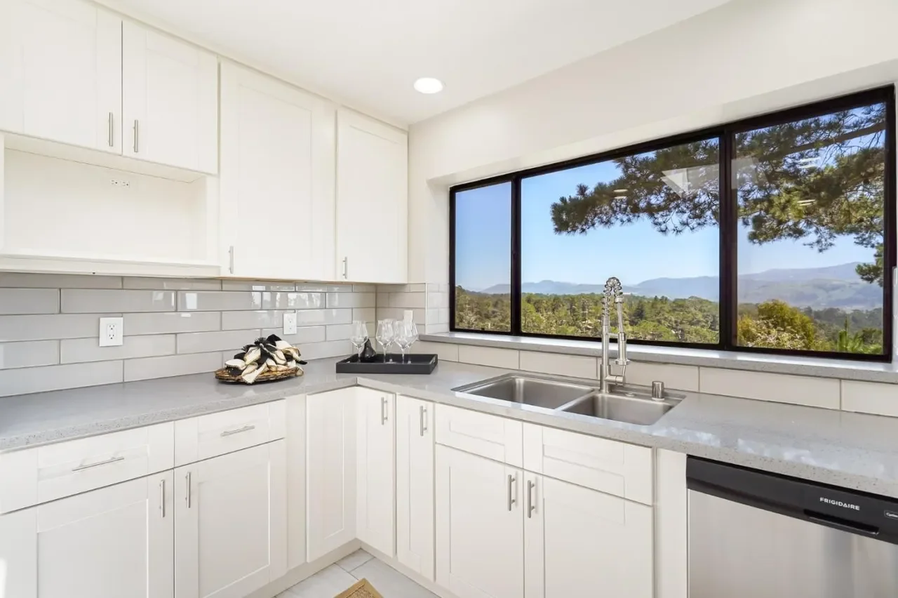 25075 Outlook Dr 020.webp