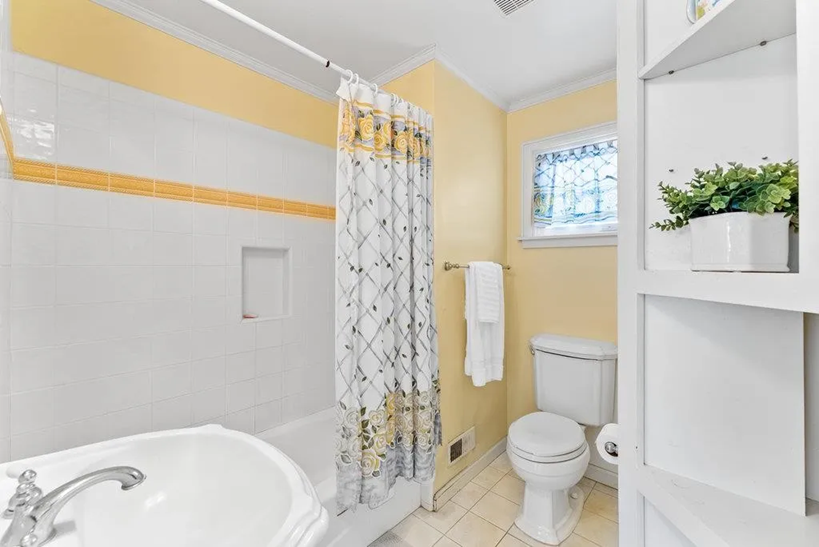 173 Via Lantana 019.png