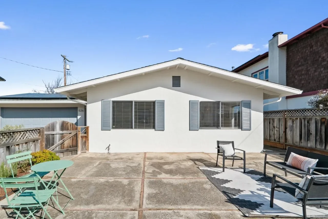 526 Harriet Ave 026.webp