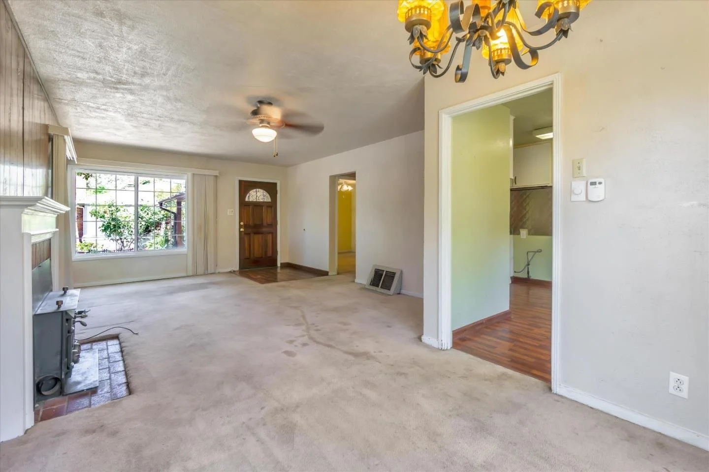 2070 Ricardo Dr 013.jpg