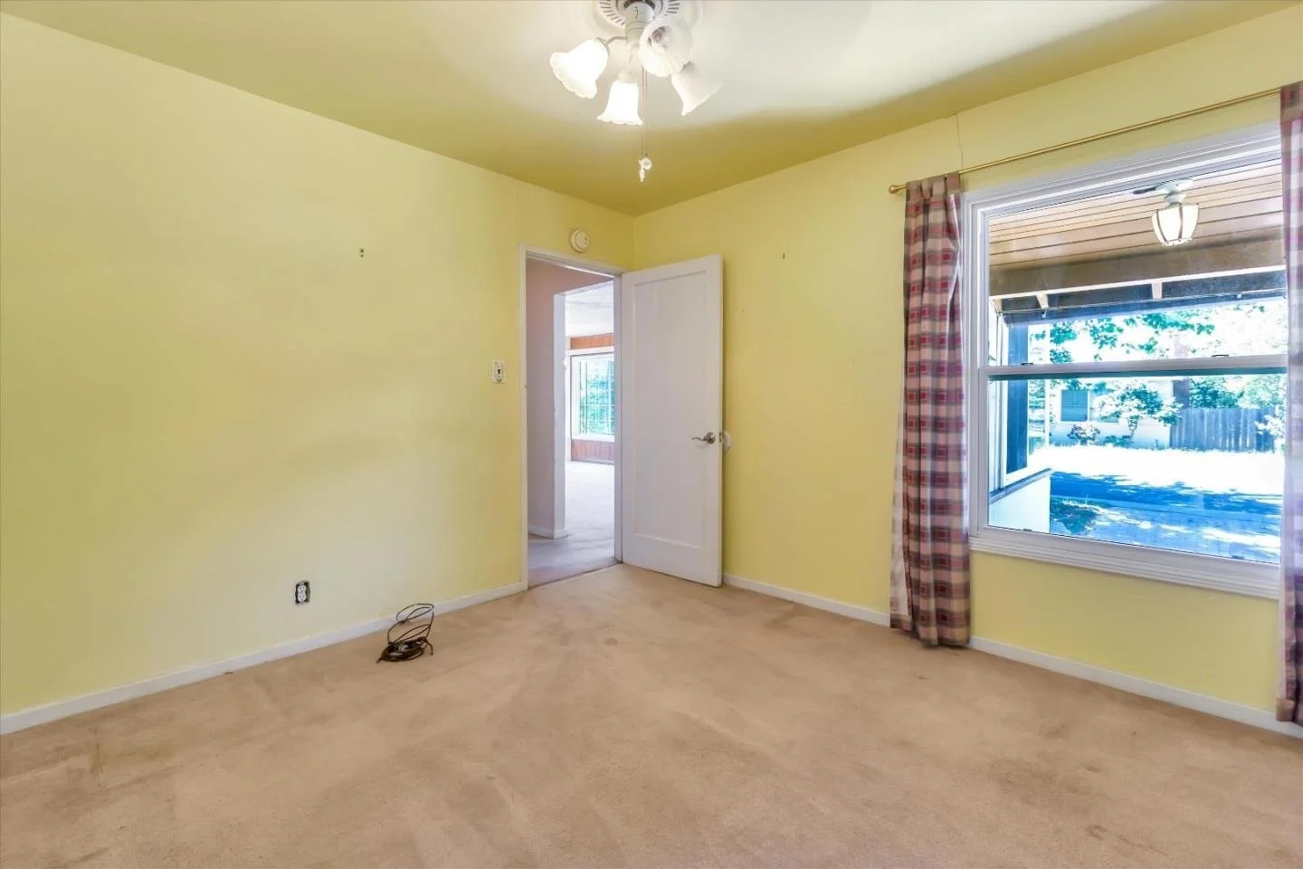 2070 Ricardo Dr 020.jpg