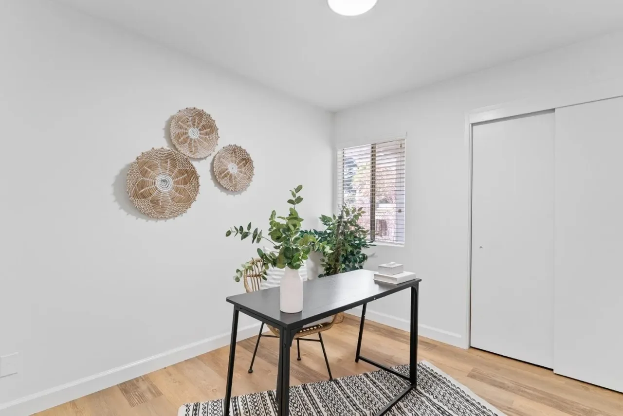 526 Harriet Ave 015.webp