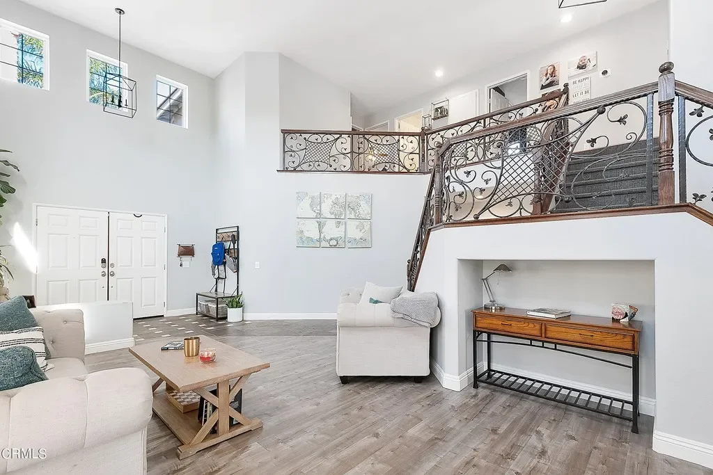 1628 Meadowglen Ct 004.webp