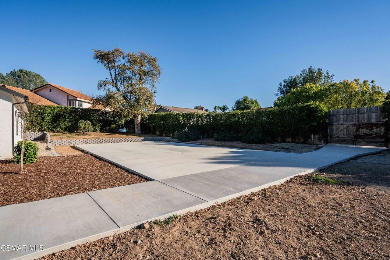 568 Bristol Ave 045.jpg