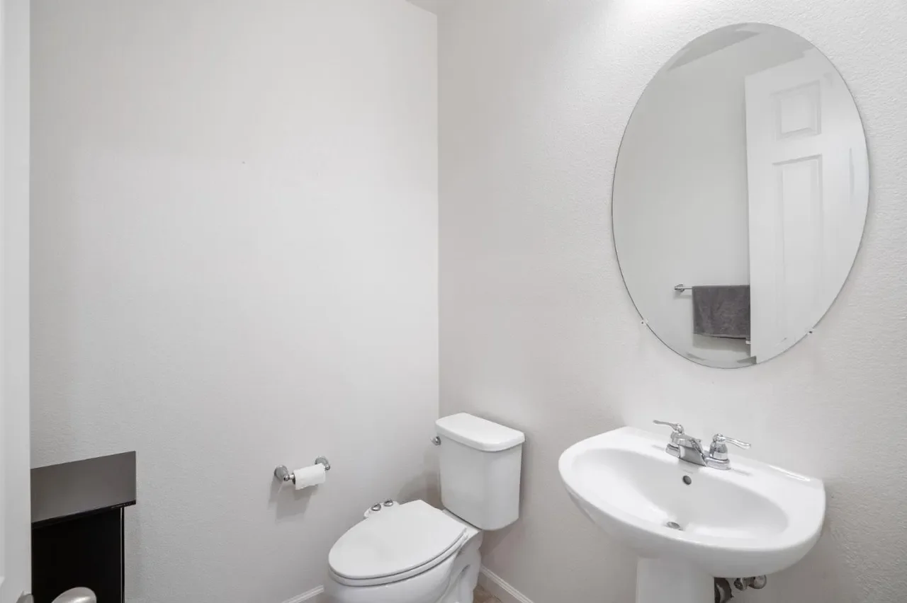 17982 Monterey St 023.webp