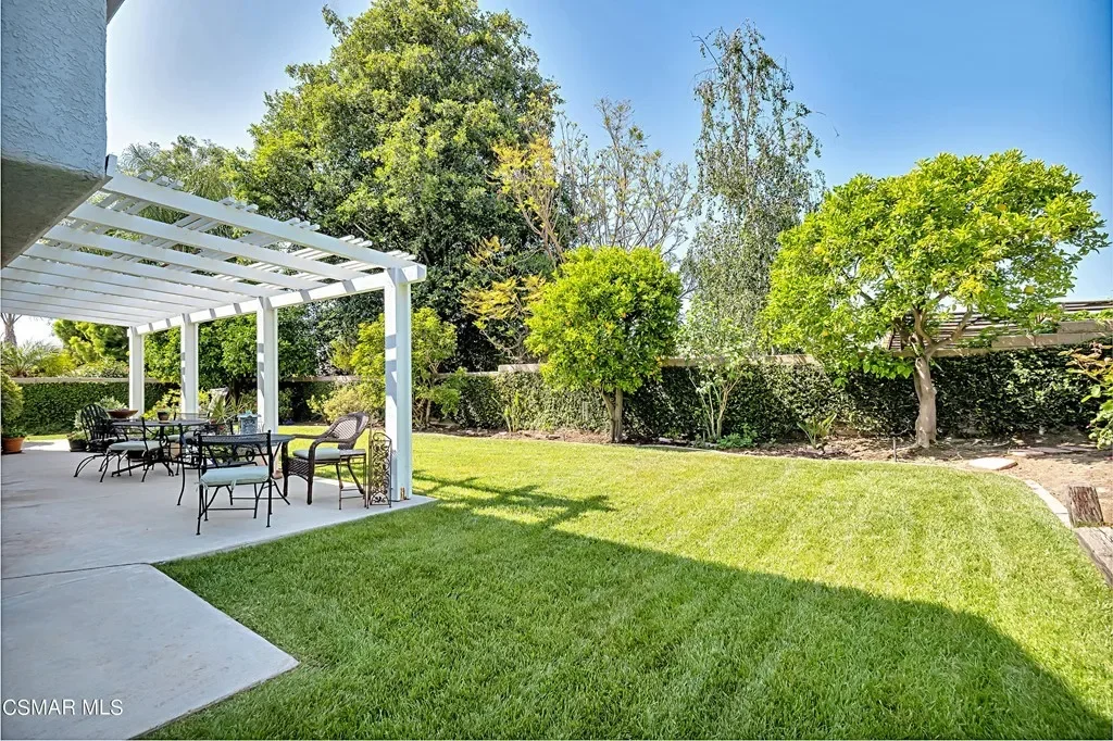 1037 Meadowcrest St 039.webp