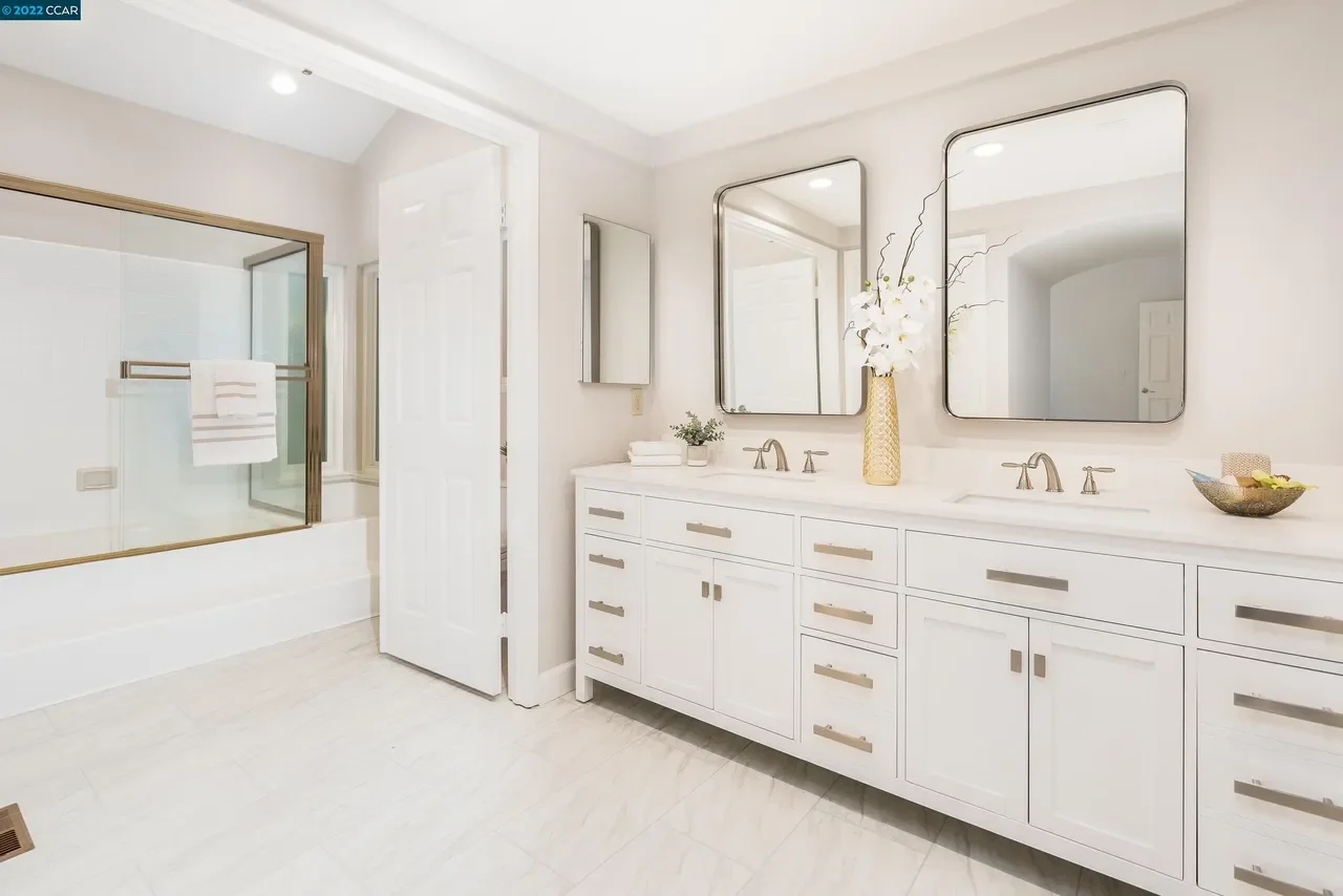 48 Longwood Ct 015.webp