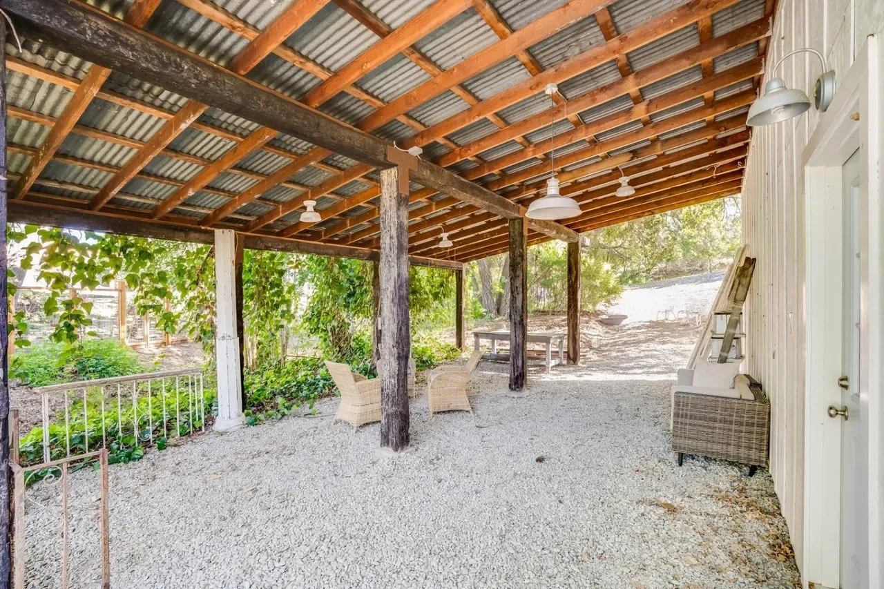 16466 Bonnie Ln 060.webp