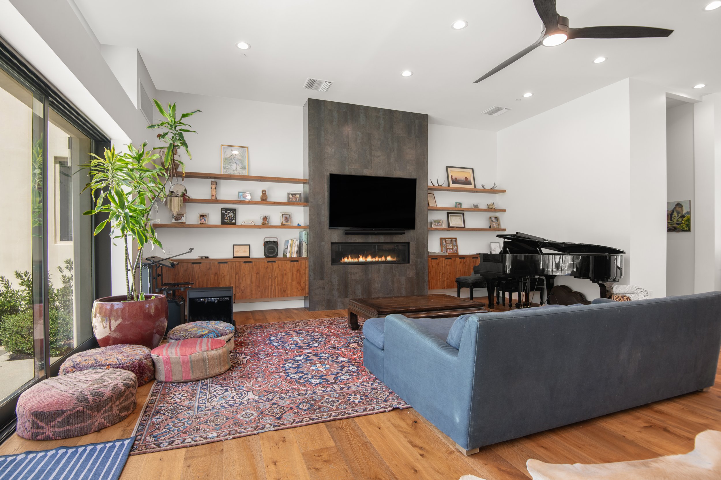 32069 Lobo Canyon Rd living 2.jpg