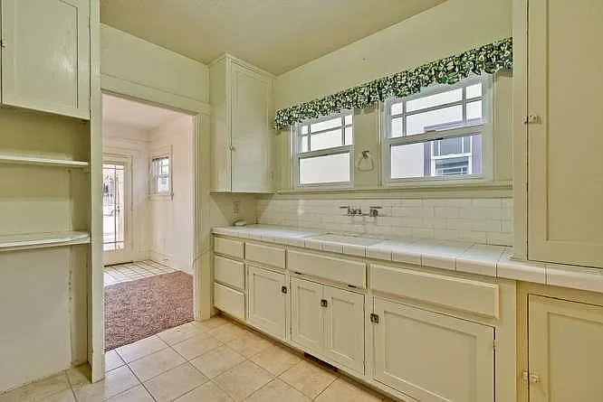 579 S 10th St 007.webp