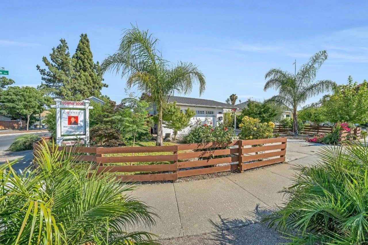 1192 Oakview Rd 036.jpg