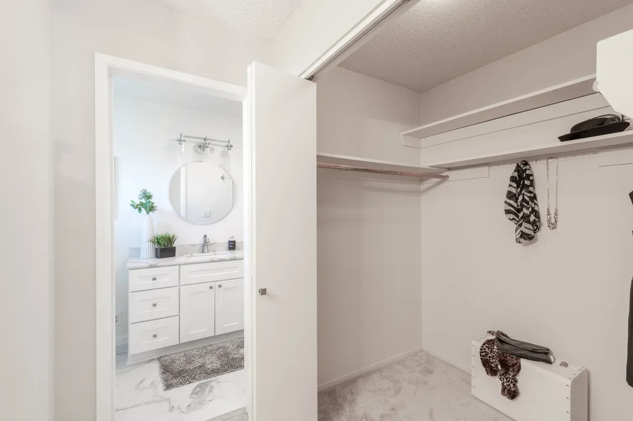 2070 Kaywoodie St 022.webp