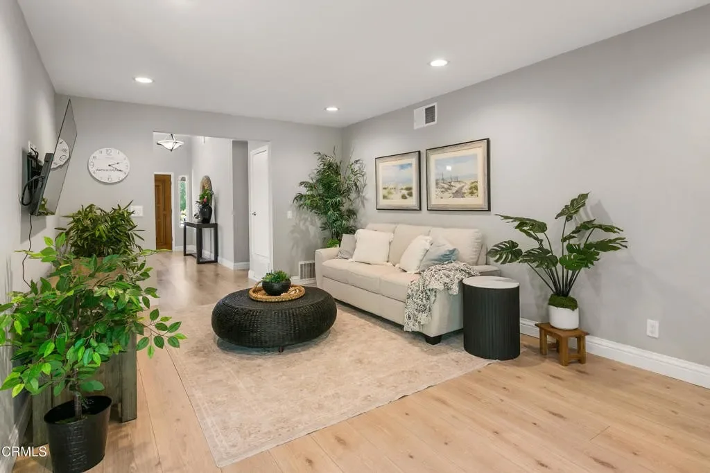 2217 Laurelwood Dr 016.webp