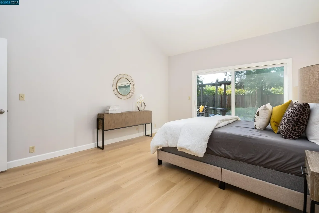 48 Longwood Ct 013.webp