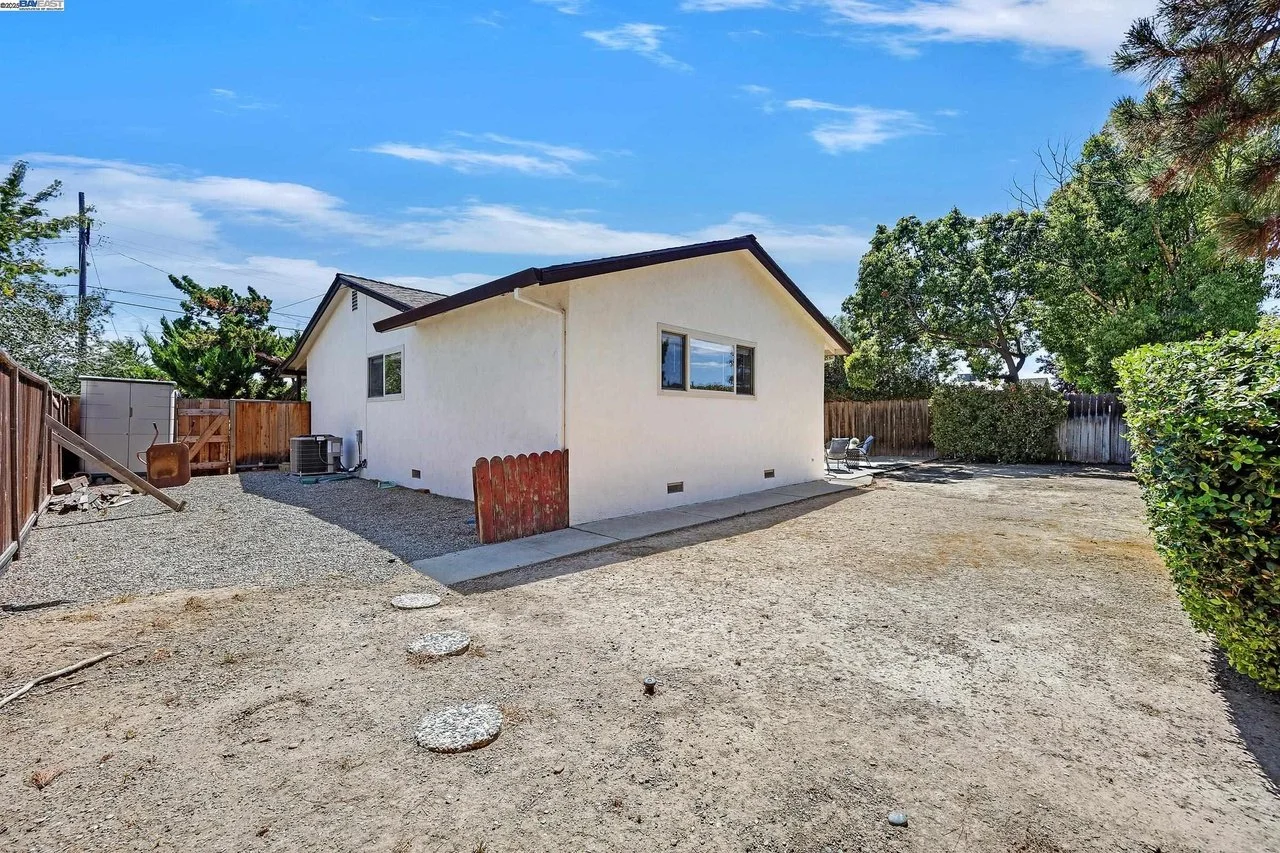 3962 Fordham Way 033.jpg