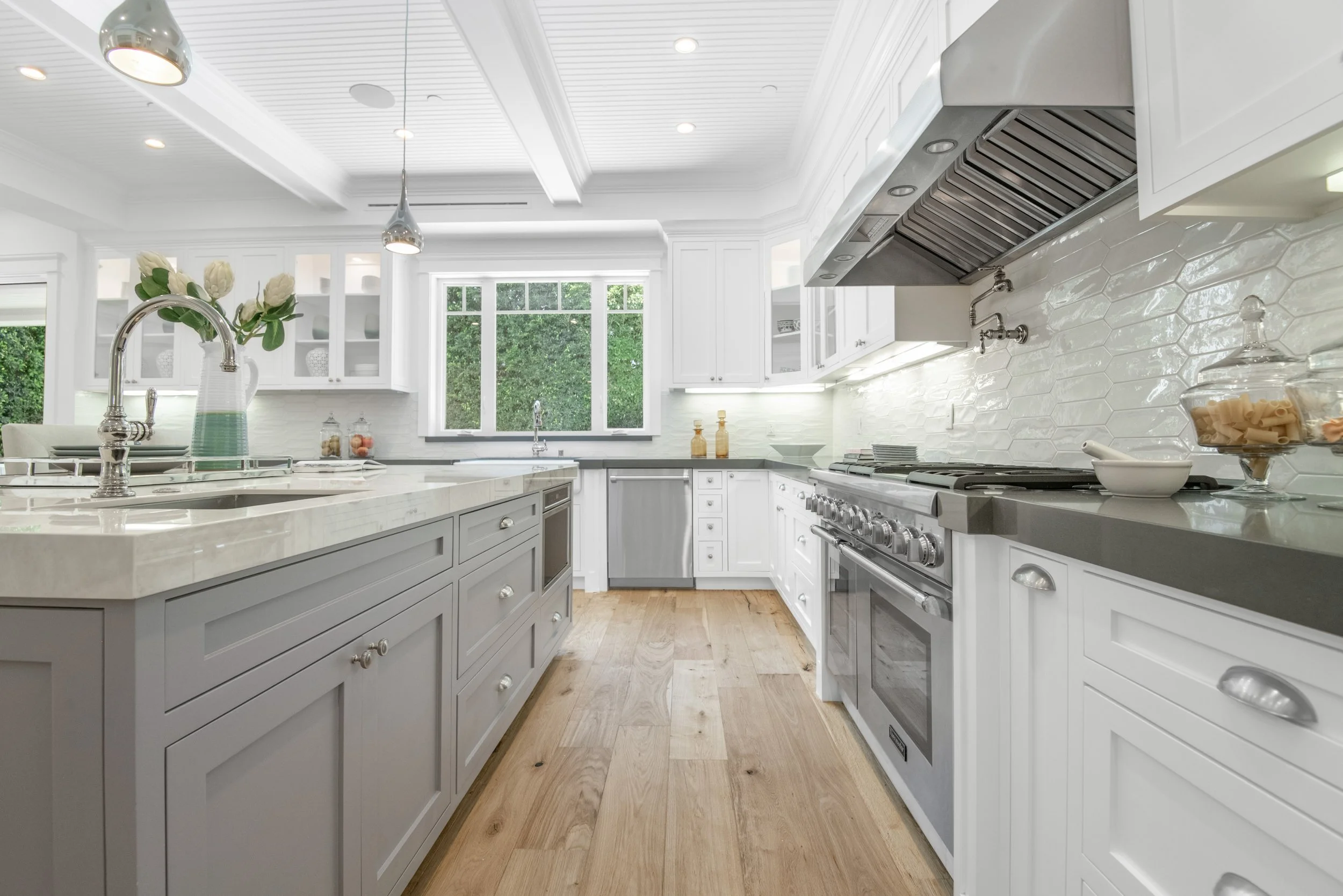 5111 Greenbush Ave kit 3.jpg