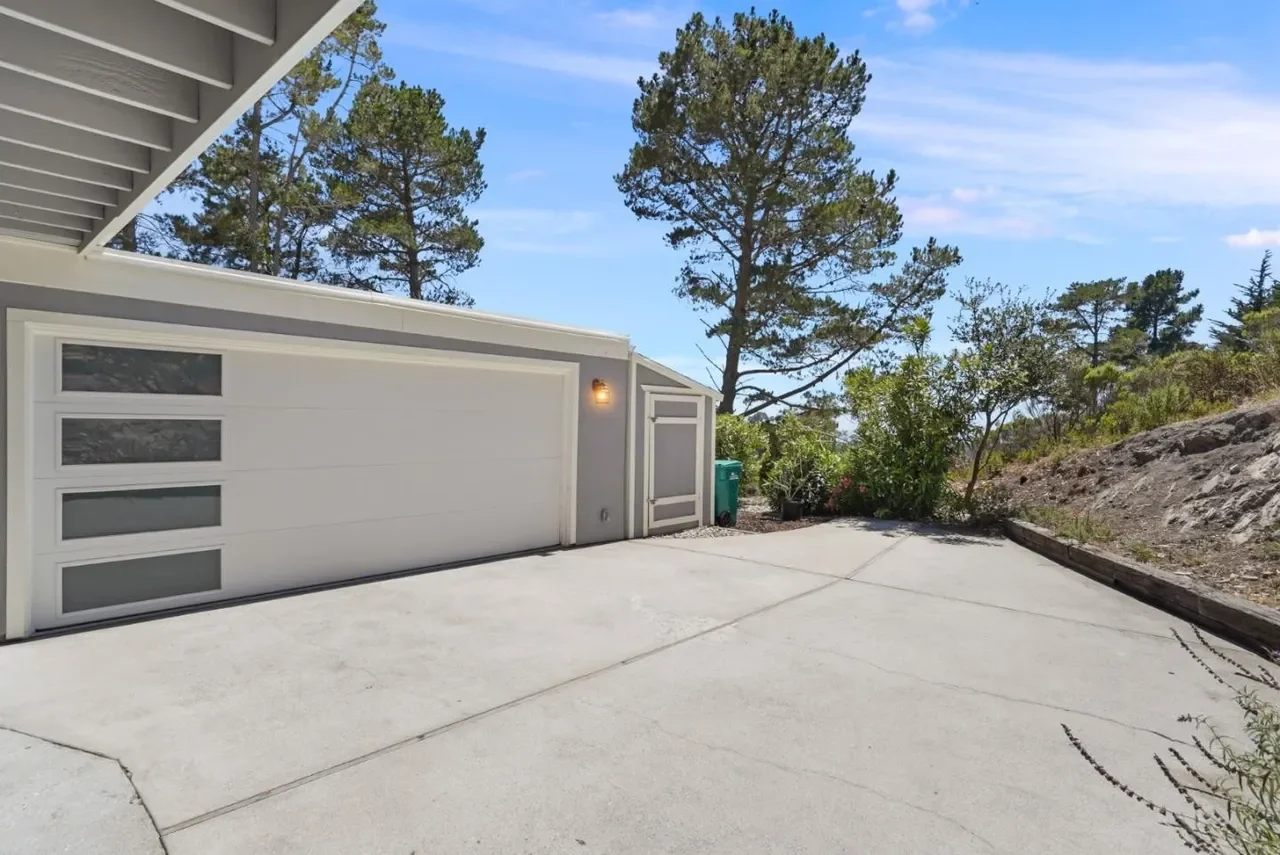 25075 Outlook Dr 004.webp