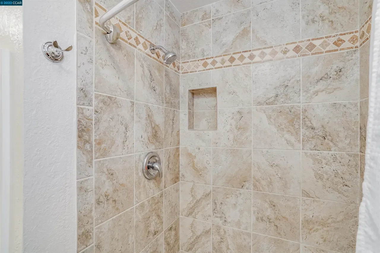 16640 Rolando Ave 042.webp