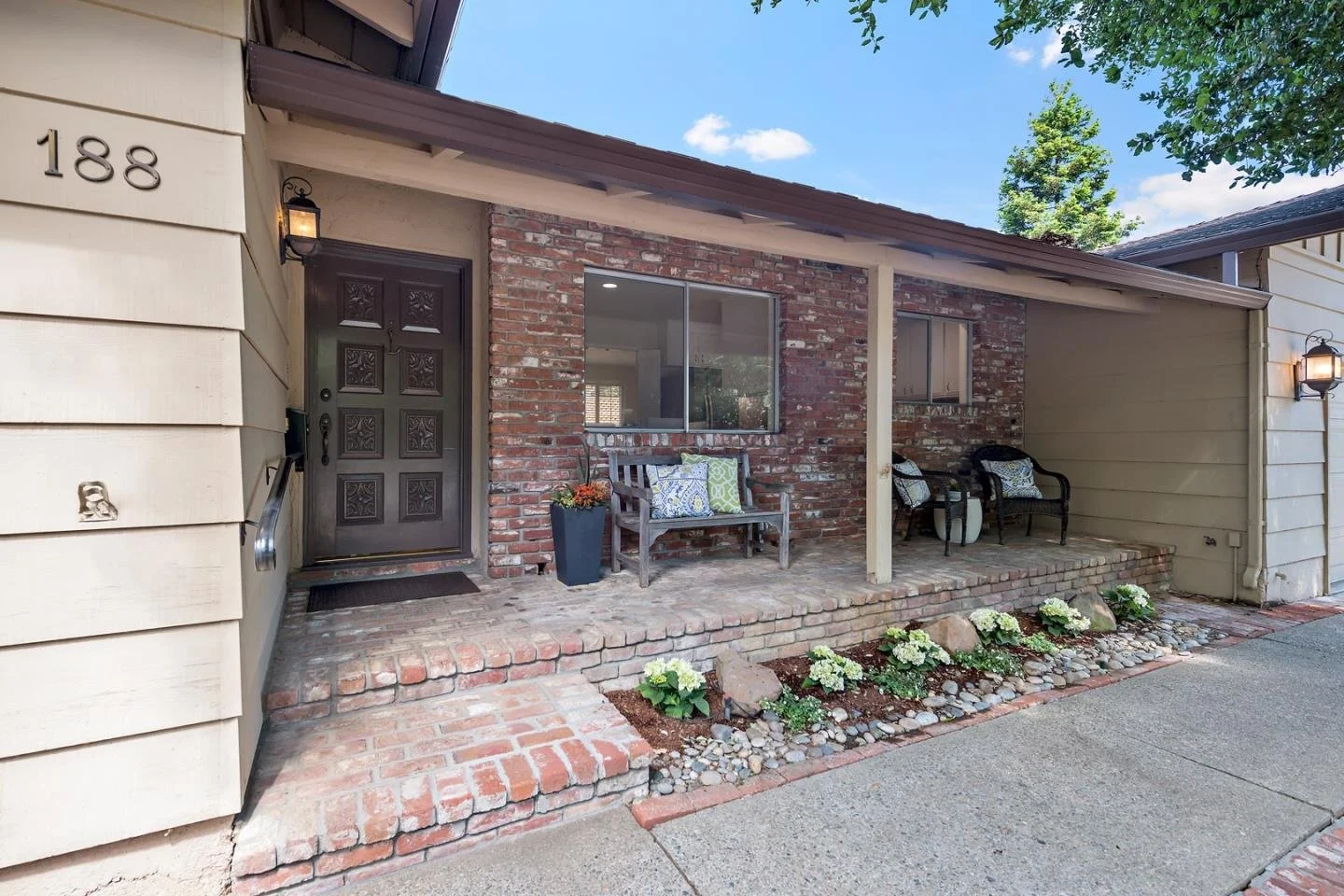 188 S Gordon Way 003.jpg