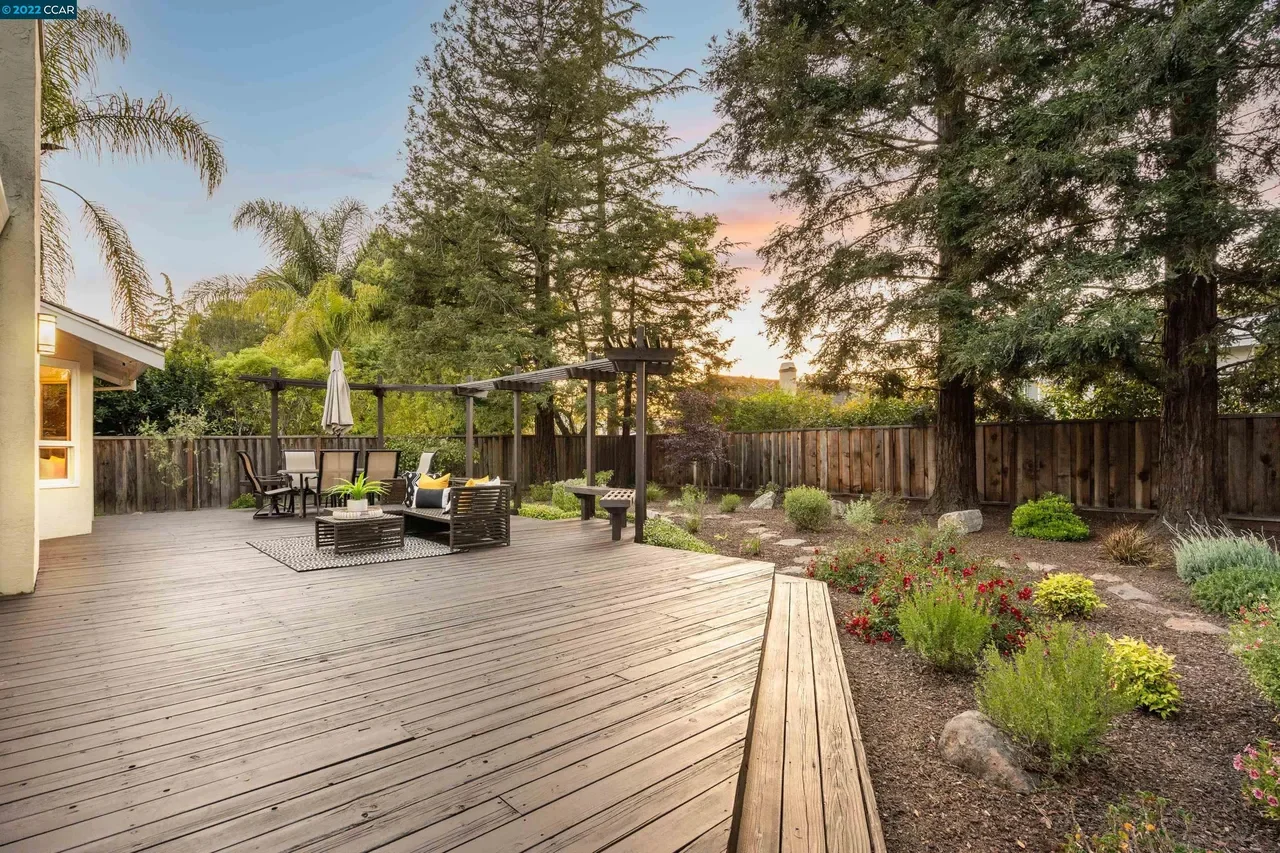 48 Longwood Ct 022.webp