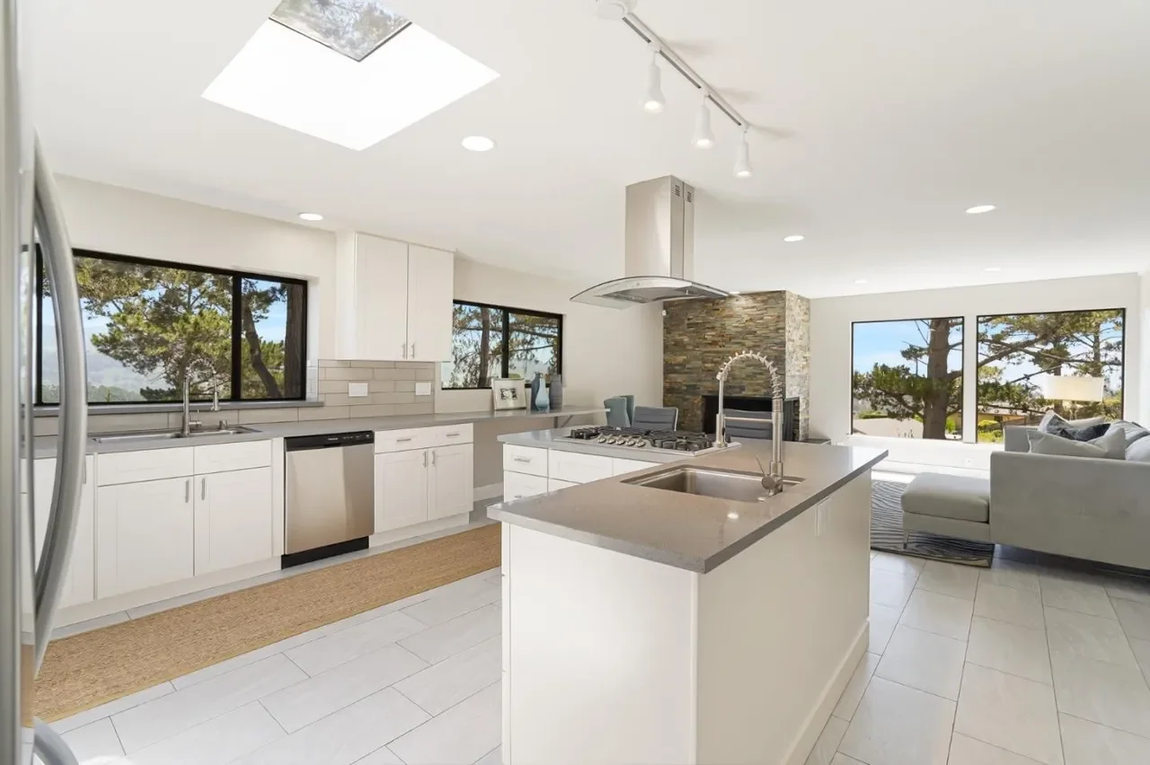 25075 Outlook Dr 015.webp