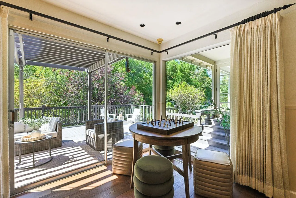 2040 Longden Cir 022.png