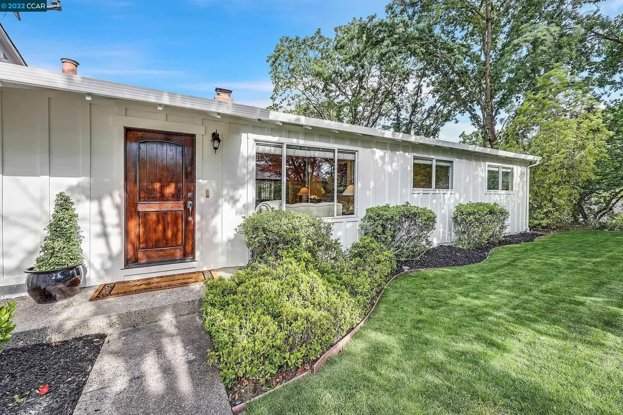 27 Nob Hill Dr 009.webp