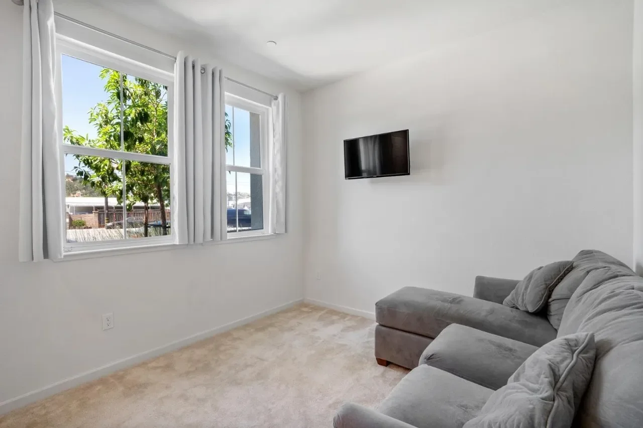 17982 Monterey St 005.webp