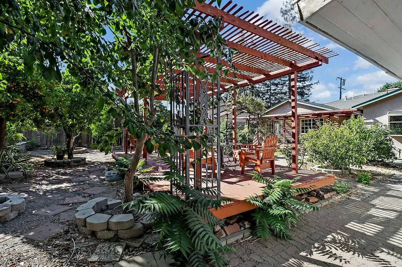 1223 Rose Ave 042.webp