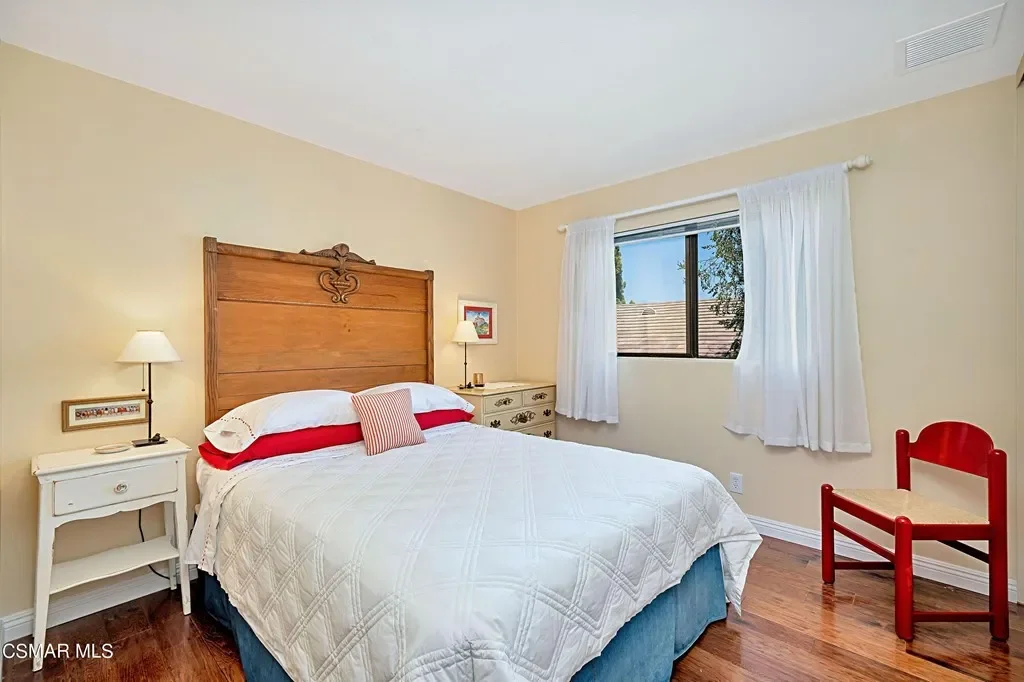 1037 Meadowcrest St 029.webp