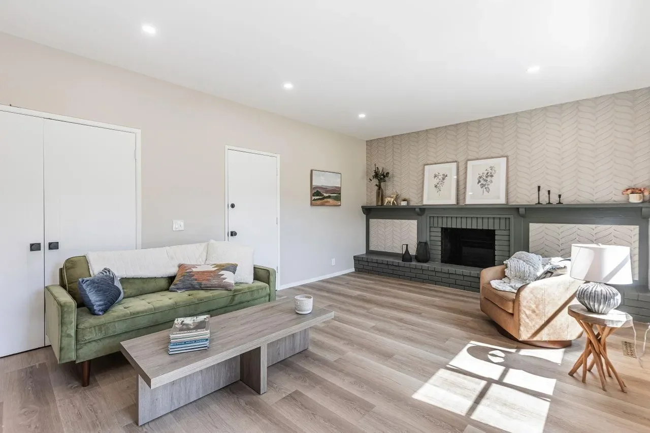 2556 Diericx Dr 012.webp