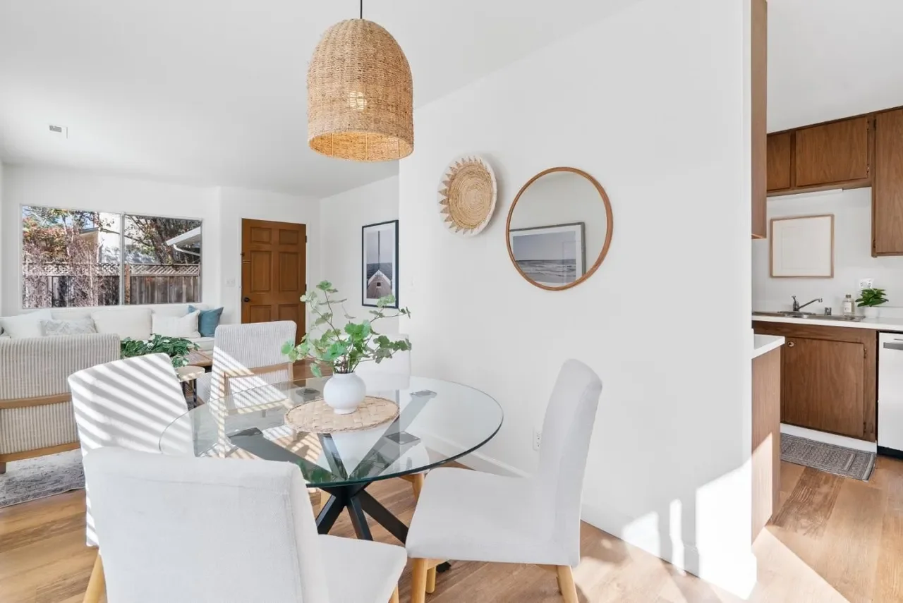 526 Harriet Ave 010.webp