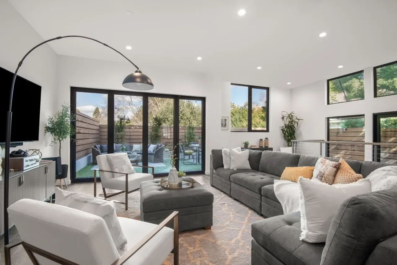 30 Roberts Rd 012.webp