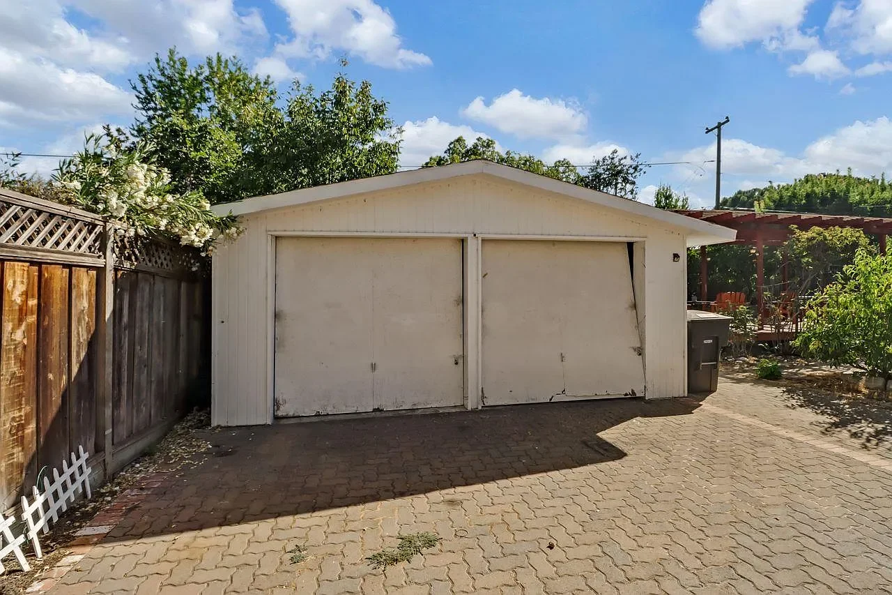 1223 Rose Ave 039.webp