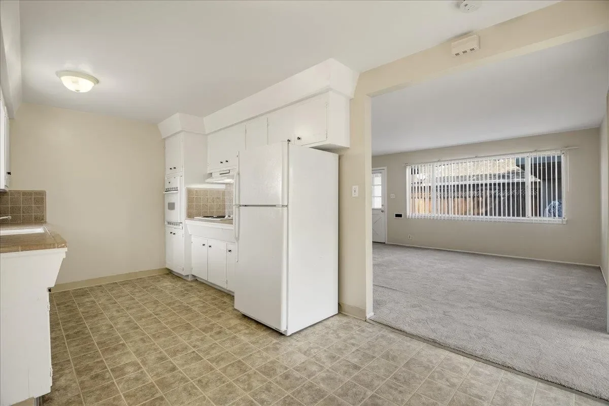 960 College Dr 014.webp