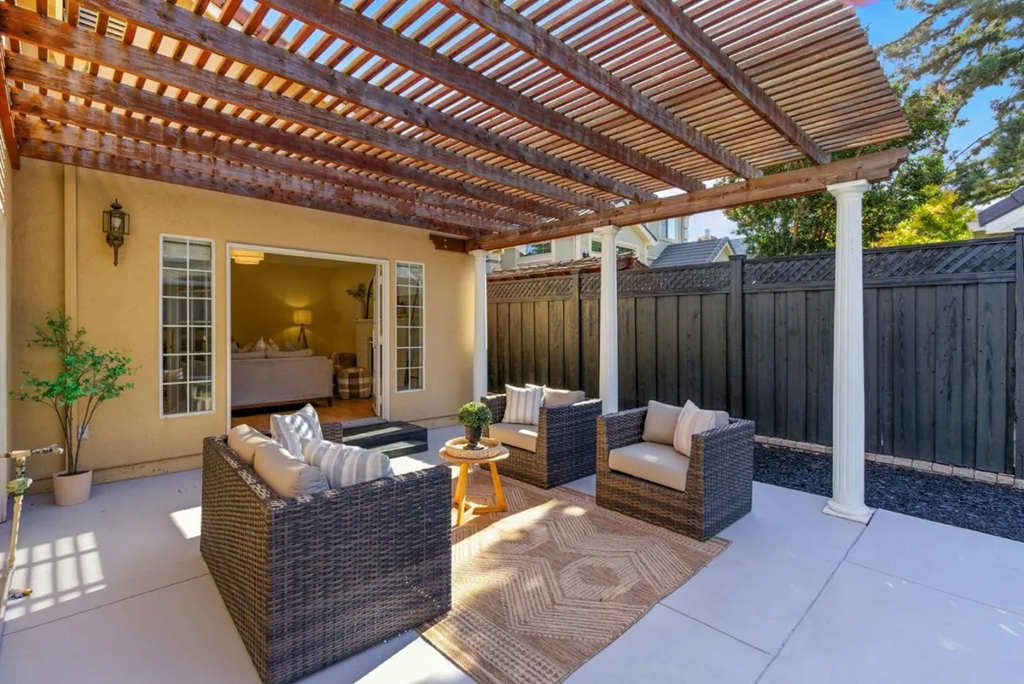 2188 Yorkshire Way 007.png