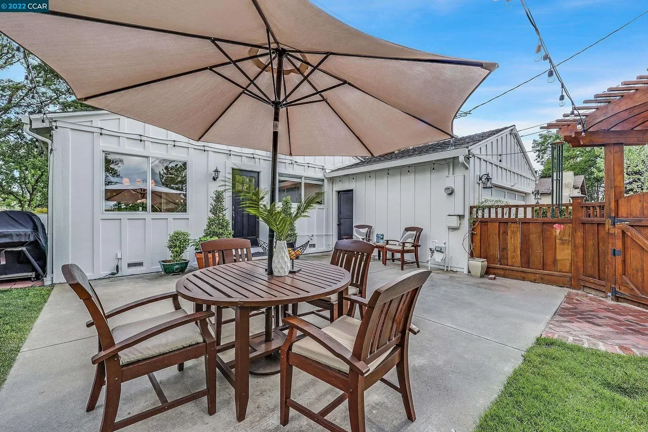 27 Nob Hill Dr 006.webp