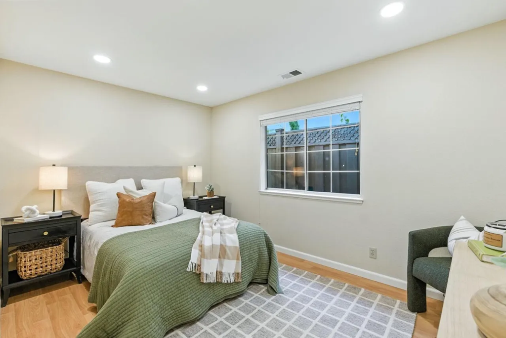 2188 Yorkshire Way 029.png