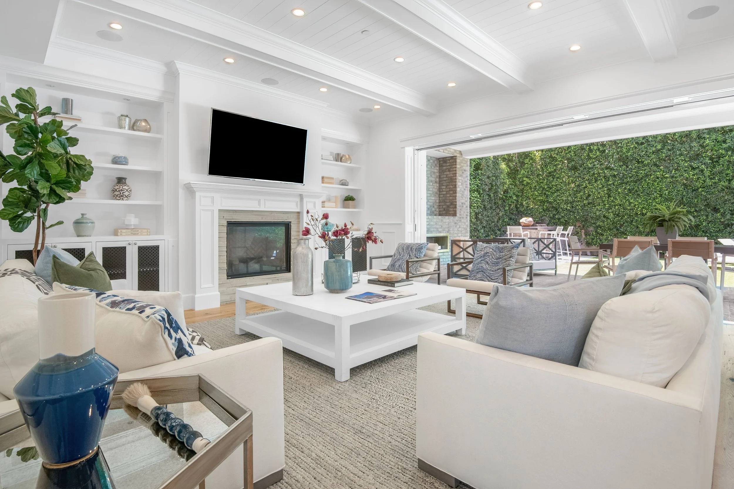 5111 Greenbush Ave fam room 1.jpg