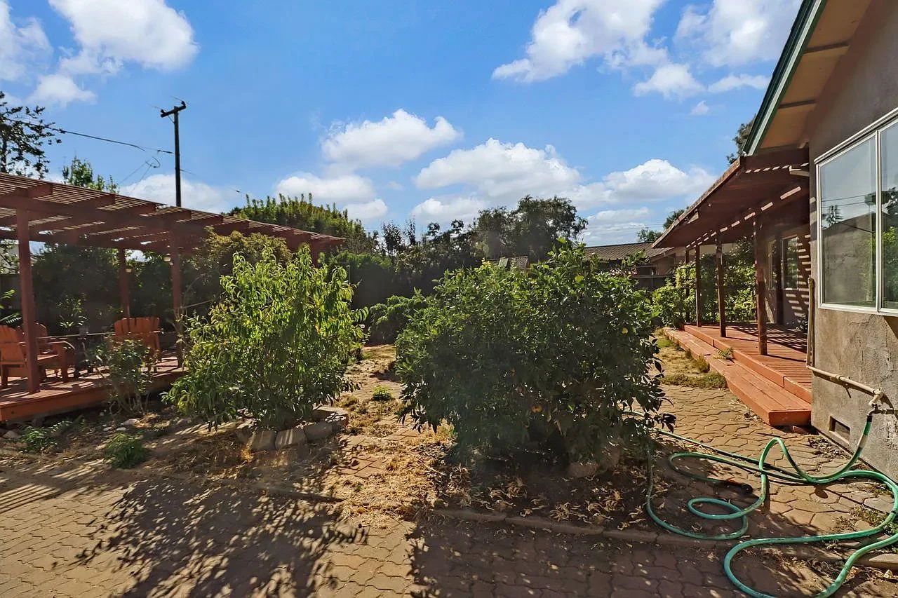 1223 Rose Ave 040.webp