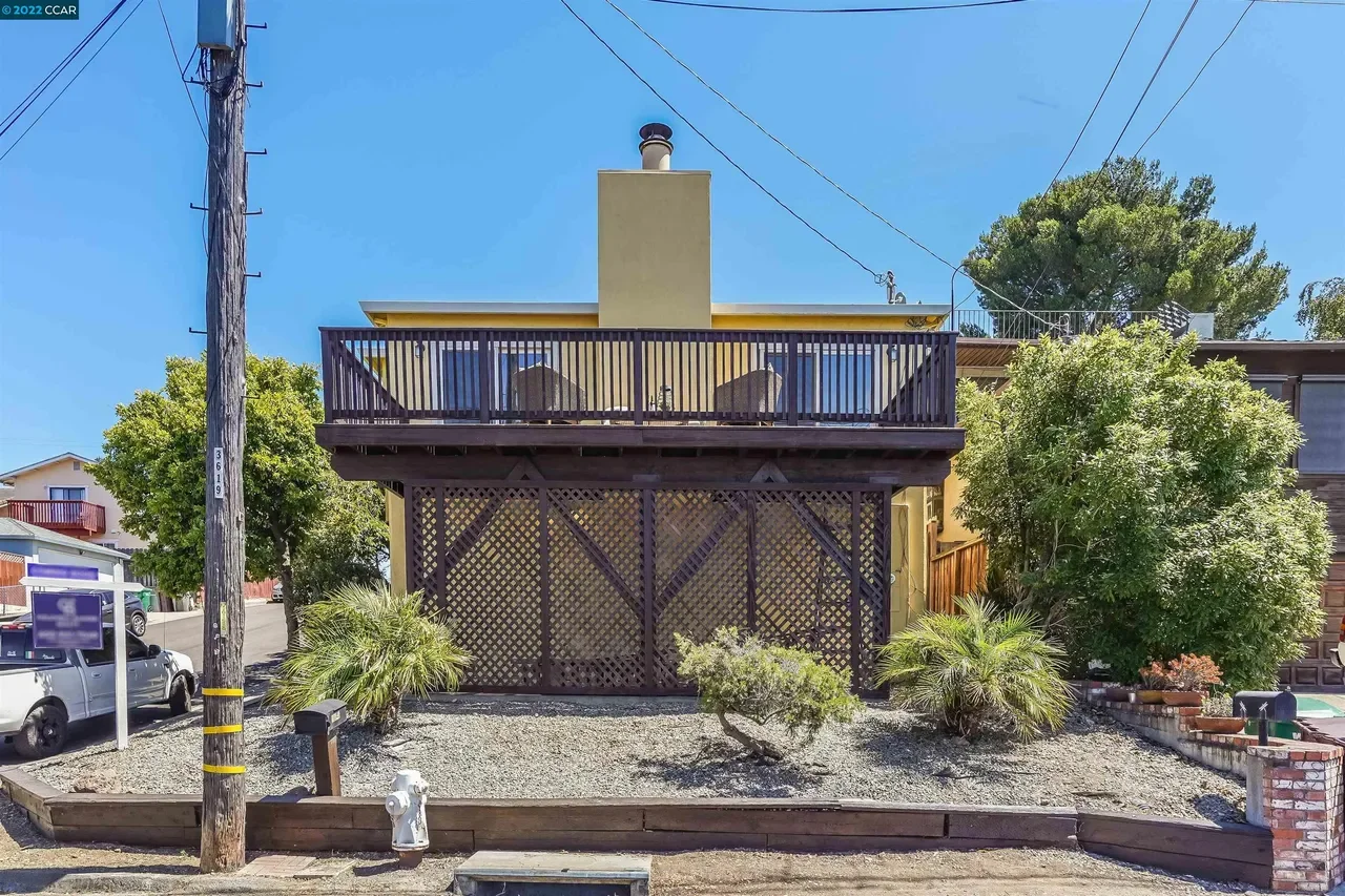 16640 Rolando Ave 004.webp