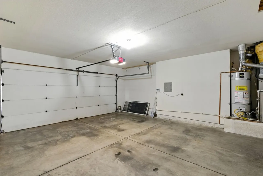 2188 Yorkshire Way 032.png