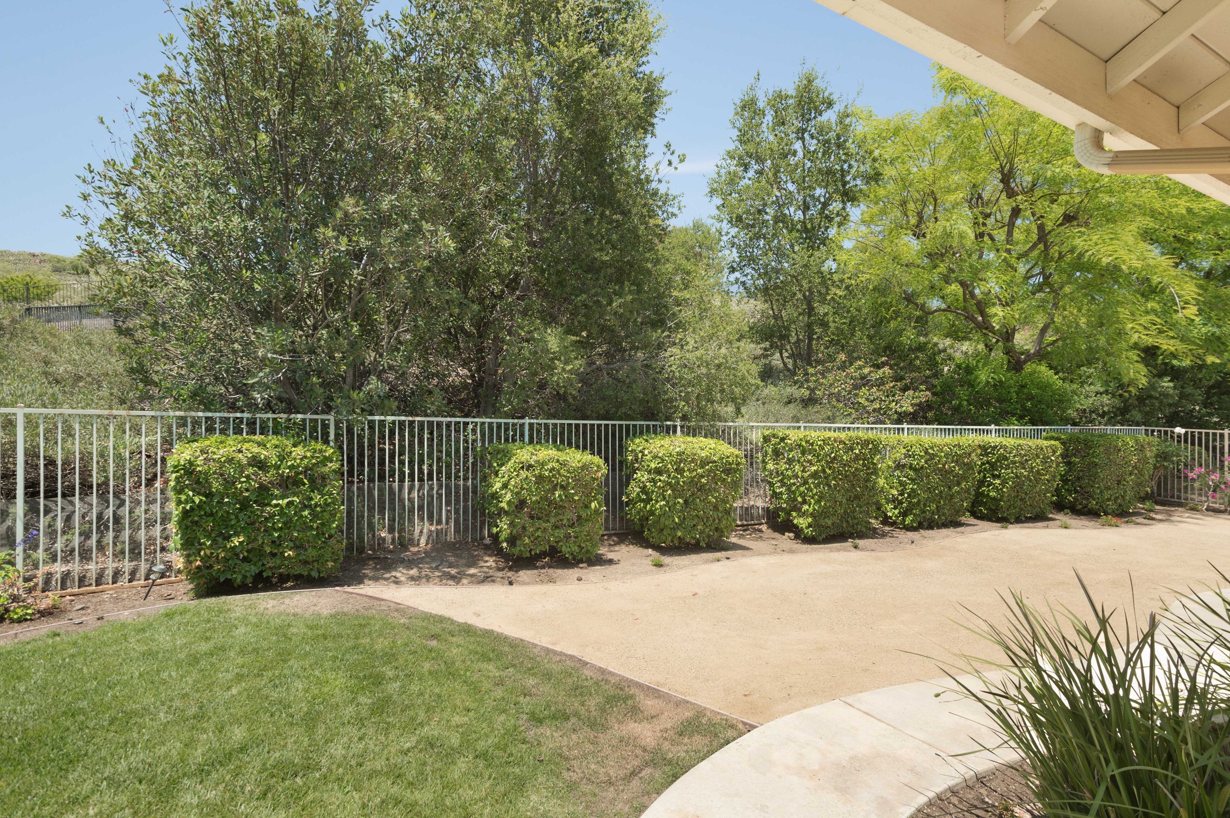 511 Meadowrun St back4.jpg