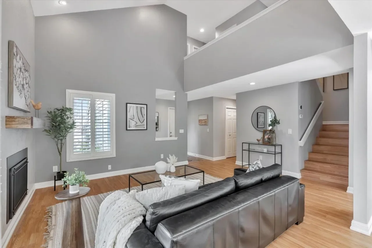 1704 Fountain Springs Cir 003.webp