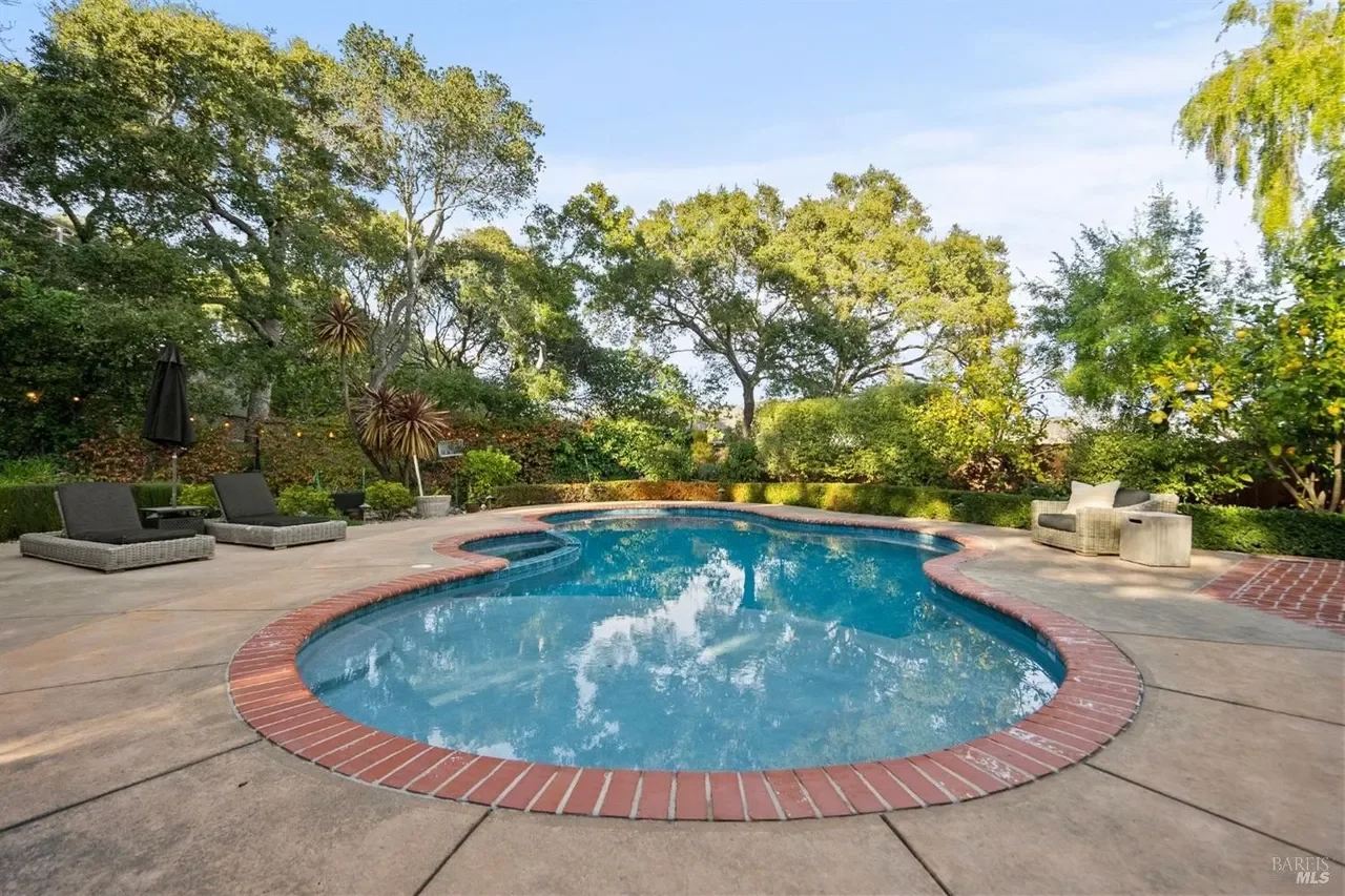 8 Nightingale Lane 030.webp