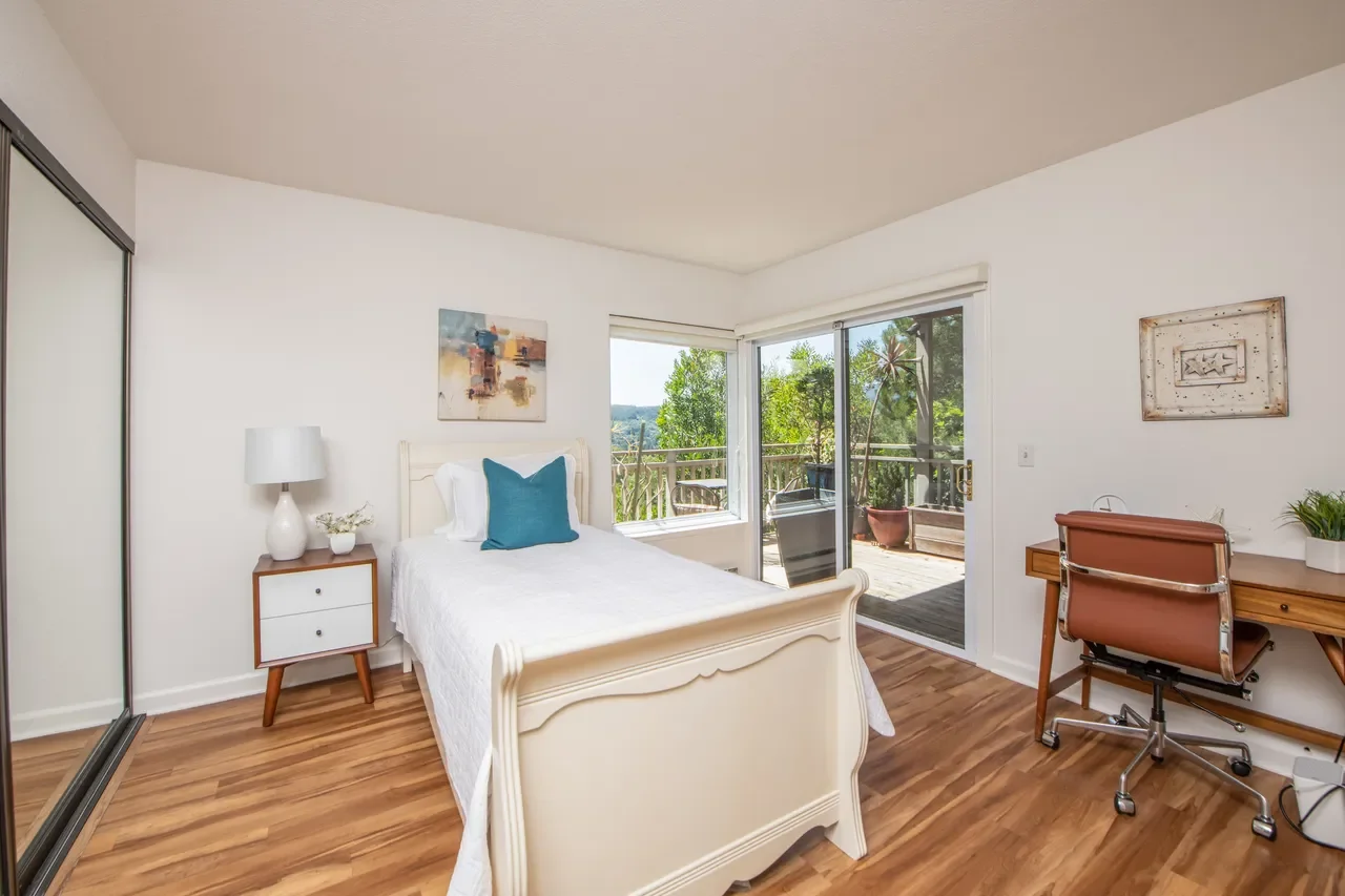 109 Headlands Ct 023.webp