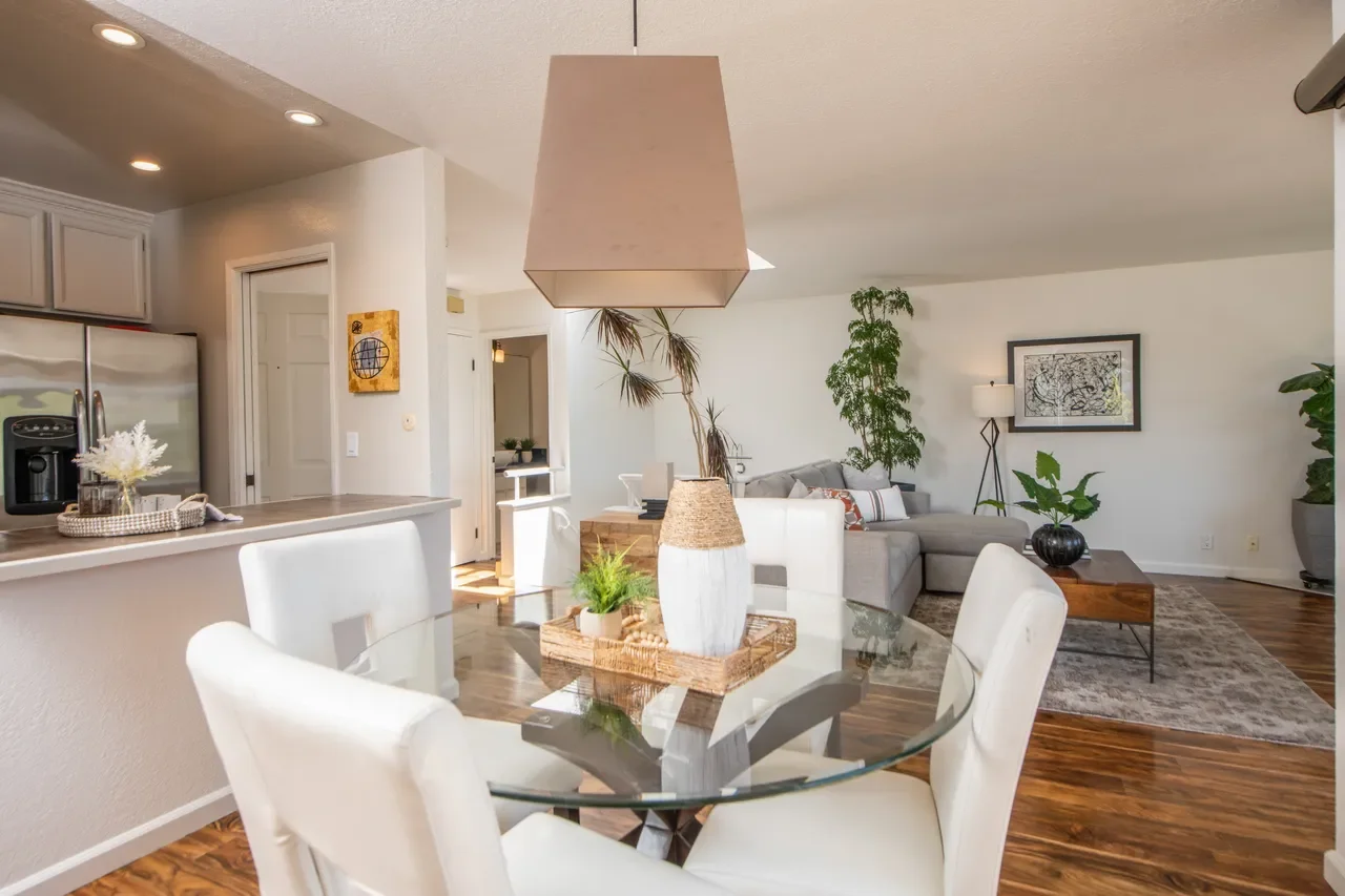 109 Headlands Ct 006.webp