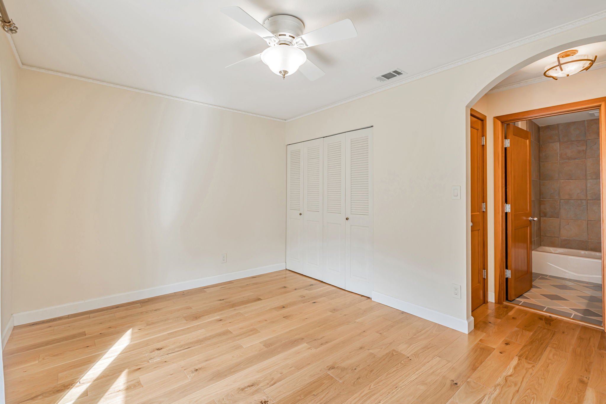 26-web-or-mls-9-newcastle-ct.jpg